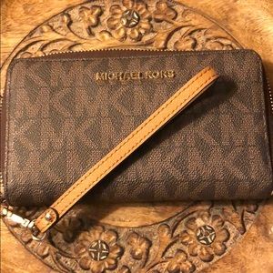 Michael Kors IPhone Wallet Wristlet